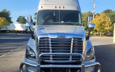 Photo of a 2017 Freightliner Cascadia Sleeper Trucks for sale