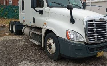 Photo of a 2013 Freightliner Cascadia Semi Truck for sale