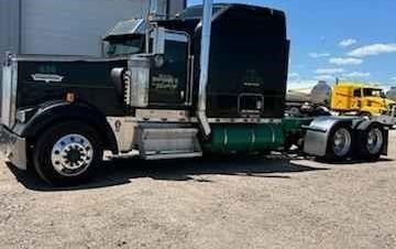 Photo of a 2005 Kenworth W900L Sleeper Trucks for sale