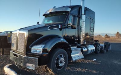 Photo of a 2022 Kenworth T880 With A Transcraft Platform Trailer 514T for sale