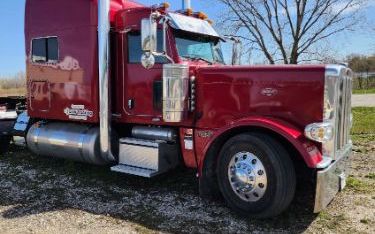 Photo of a 2023 Peterbilt 389 Sleeper Trucks for sale