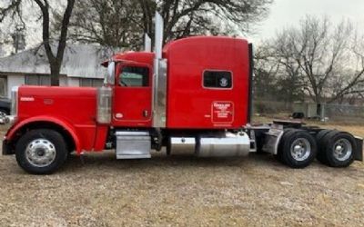 Photo of a 2016 Peterbilt 389 Sleeper Trucks for sale