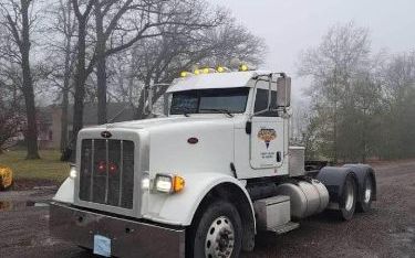 Photo of a 2009 Peterbilt 367 Day Cab Trucks for sale