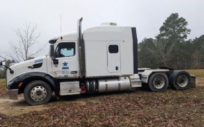 Photo of a 2015 Peterbilt 579 Sleeper Trucks for sale