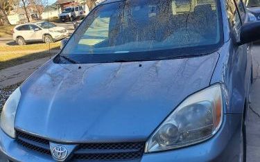Photo of a 2004 Toyota Sienna LE for sale