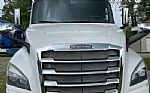 2018 CASCADIA 126 Thumbnail 2