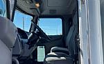 2016 330 Box Truck Thumbnail 8
