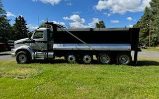 Photo of a 2015 Peterbilt 567 Dump Truck for sale