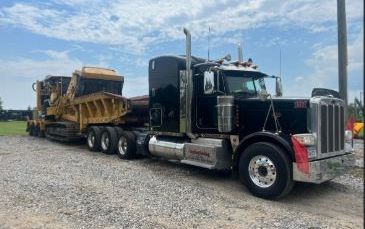 Photo of a 2016 Peterbilt 389 Conventional Sleeper Semi for sale