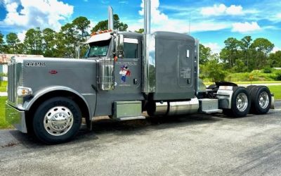 Photo of a 2020 Peterbilt 389 Sleeper Semi Truck for sale