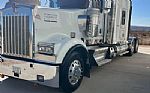 2013 W900 Thumbnail 2