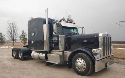 Photo of a 2013 Peterbilt 389 Sleeper Semi Truck for sale