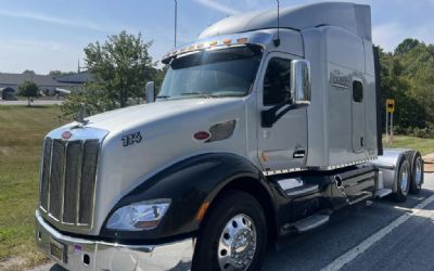Photo of a 2015 Peterbilt 579 Sleeper Semi Truck for sale