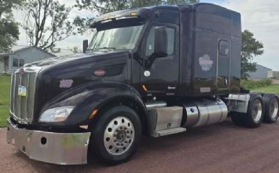 Photo of a 2017 Peterbilt 579 Sleeper Semi Truck for sale