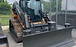 2023 DL 550 Thumbnail 1