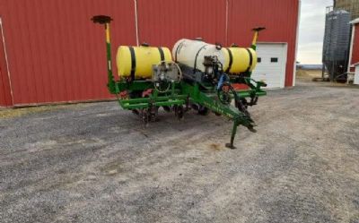 Photo of a 2000 John Deere 7000 4R-30 Planter for sale