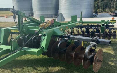 Photo of a John Deere 637 for sale