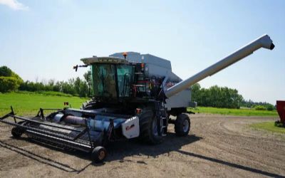 2005 Gleaner R65 Combine