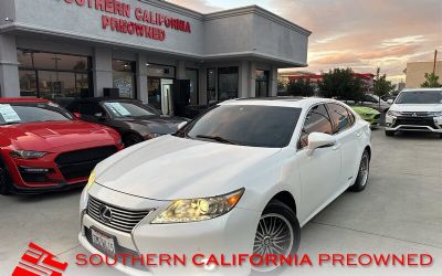 Photo of a 2015 Lexus ES 300H Sedan for sale
