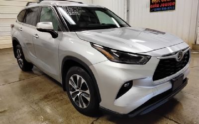 Photo of a 2021 Toyota Highlander XLE for sale