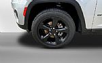 2024 Grand Cherokee Thumbnail 2