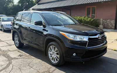 Photo of a 2014 Toyota Highlander XLE SUV for sale