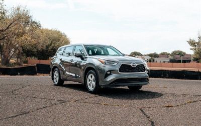Photo of a 2024 Toyota Highlander LE SUV for sale
