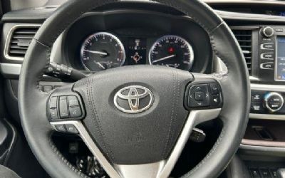Photo of a 2016 Toyota Highlander XLE V6 for sale