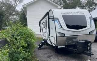 Photo of a 2021 Coachmen Freedom Express Ultra-Lite 257 BHS for sale