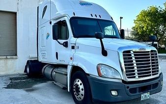 Photo of a 2013 Freightliner Cascadia Semi-Tractor for sale