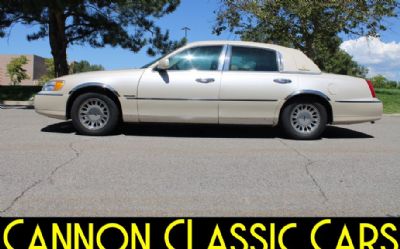 Photo of a 1999 Lincoln Town Car Cartier for sale