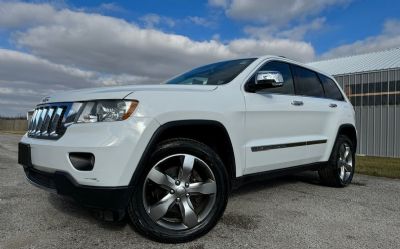 2013 Jeep Grand Cherokee 4WD 4DR Overlan 2013 Jeep Grand Cherokee 4WD 4DR Overland