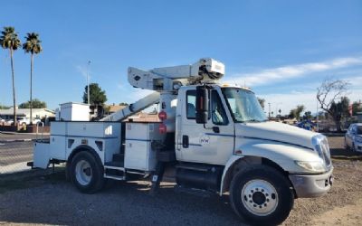 Photo of a 2004 International 4400 Bucket Truck for sale