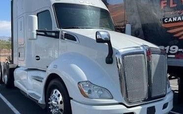 Photo of a 2018 Kenworth T680 Sleeper Semi Truck for sale