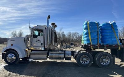 2019 Kenworth W900L 