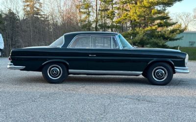 Photo of a 1961 Mercedes-Benz 220SE Sunroof Coupe for sale