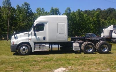 Photo of a 2015 Freightliner Flgf4170 Sleeper Semi Tractor for sale