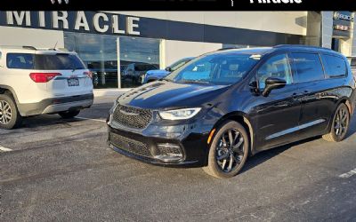 Photo of a 2025 Chrysler Pacifica Limited for sale