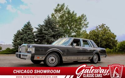 Photo of a 1986 Lincoln Town Car for sale