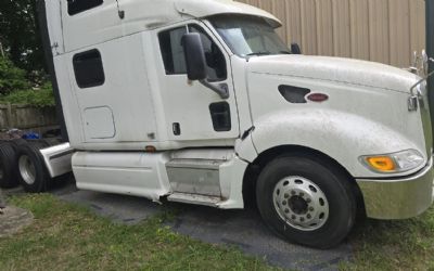 Photo of a 2005 Peterbilt 387 Sleeper Semi Truck for sale