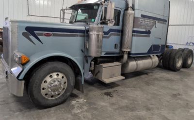 Photo of a 2006 Peterbilt 379exhd Sleeper Semi Truck for sale
