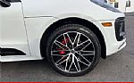2023 Macan Thumbnail 6