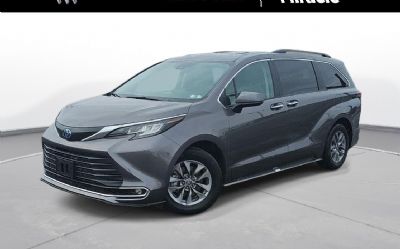 Photo of a 2023 Toyota Sienna XLE for sale