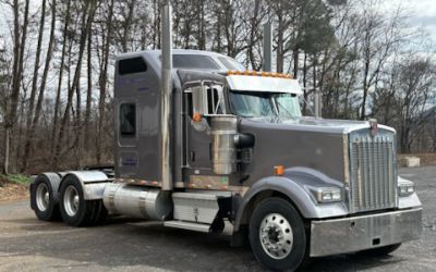 Photo of a 2006 Kenworth W900L for sale