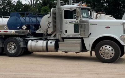 Photo of a 2022 Peterbilt 389 Day Cab for sale