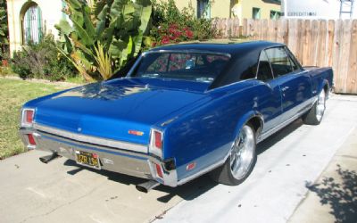 Photo of a 1967 Oldsmobile Cutlass Supreme Sedan for sale