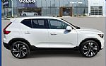 2023 XC40 Thumbnail 3