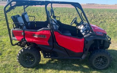 Photo of a 2021 Honda Pioneer 1000-5 Deluxe for sale