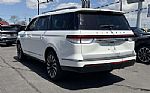 2023 Navigator L Thumbnail 2