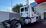 2009 Cascadia 125 Thumbnail 3